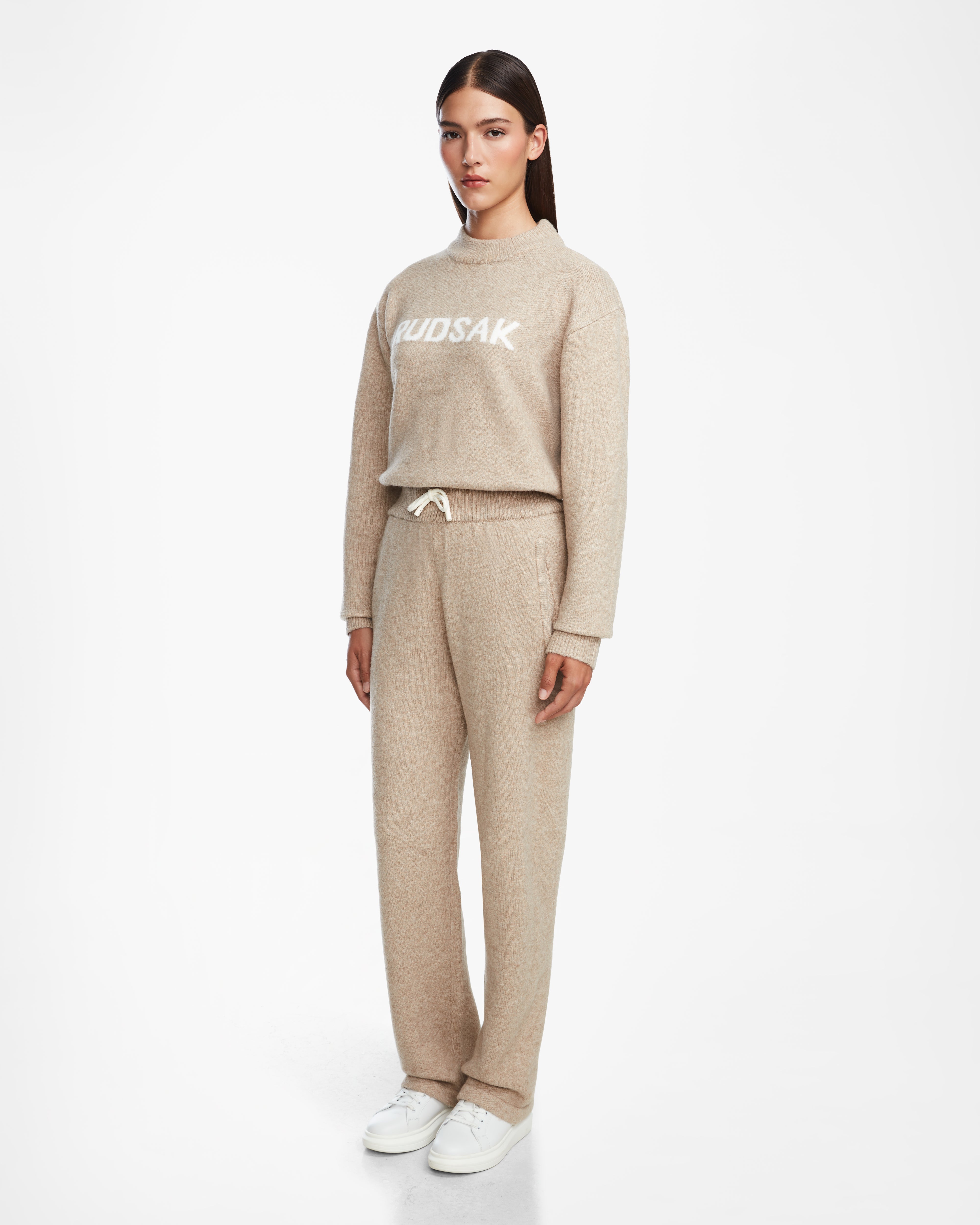 FL24_Geiger_9524512_Camel_Unis