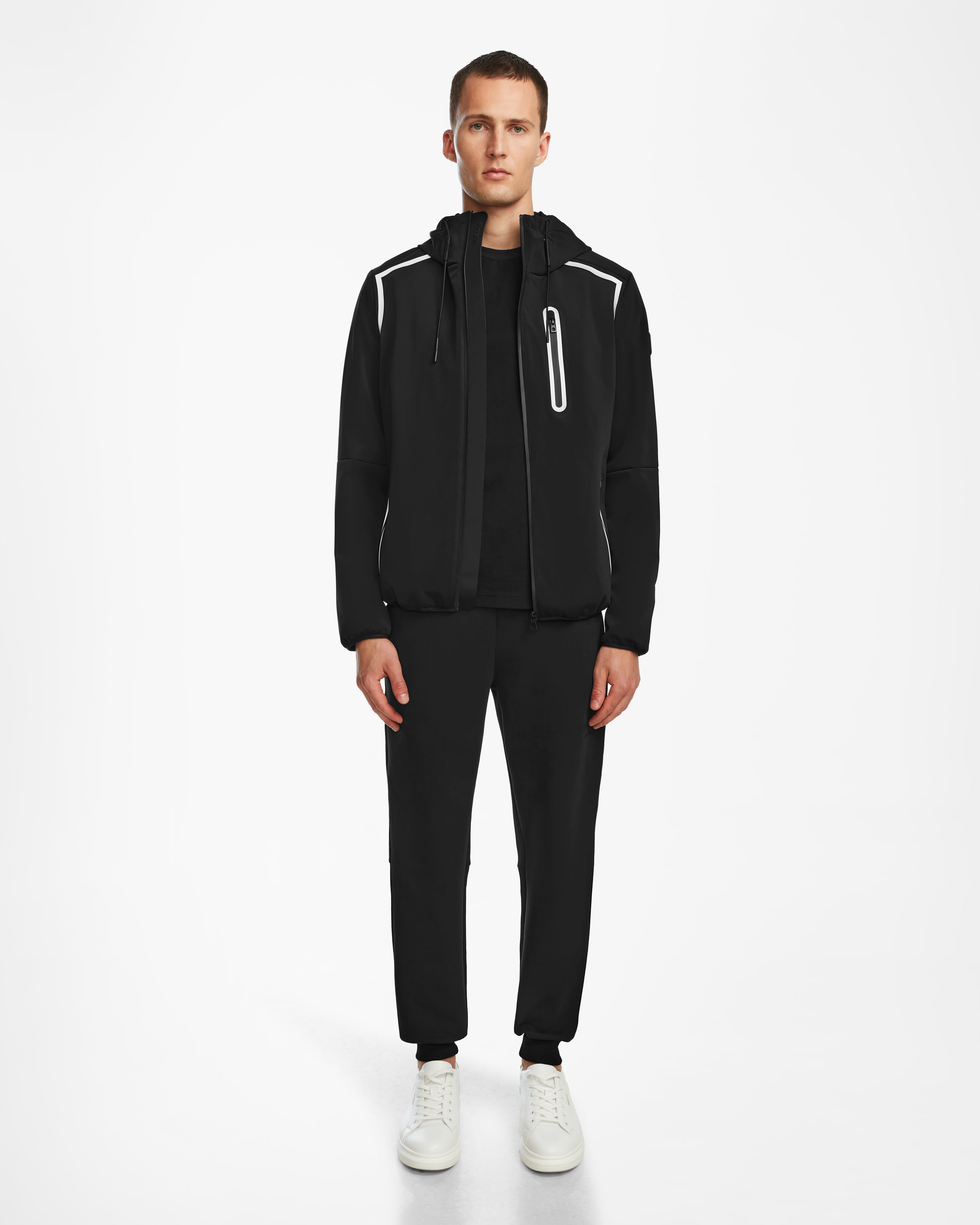 FL24_Santiago_6124004_Black_Me