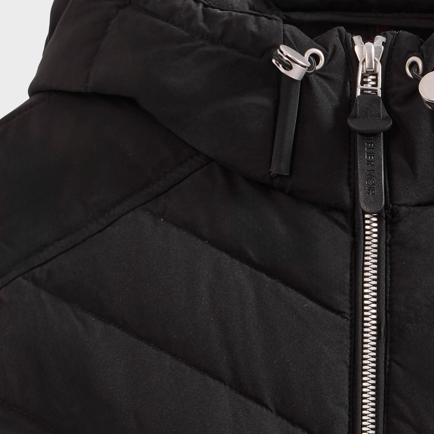Close-up of the Rudsak CORDELIA - 4124519 Black jacket, showing quilted water-repellent fabric, a silver zipper with leather pull tab, metal eyelets, and details of the collar and shoulder.