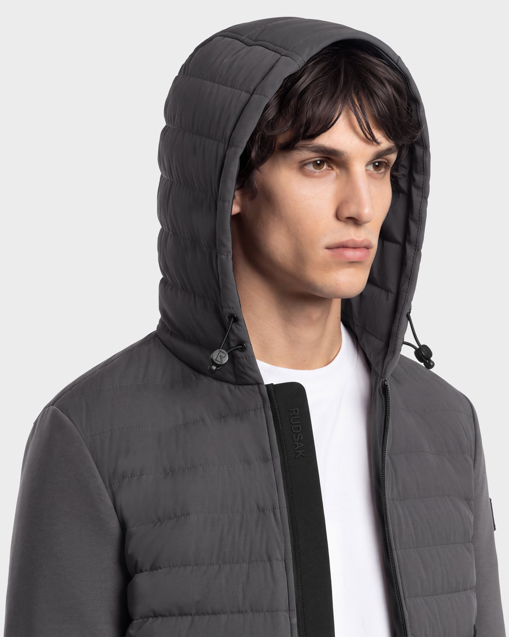 Close-up of a person wearing a grey DEE MAT - 6124028 quilted down hooded puffer jacket over a white t-shirt.