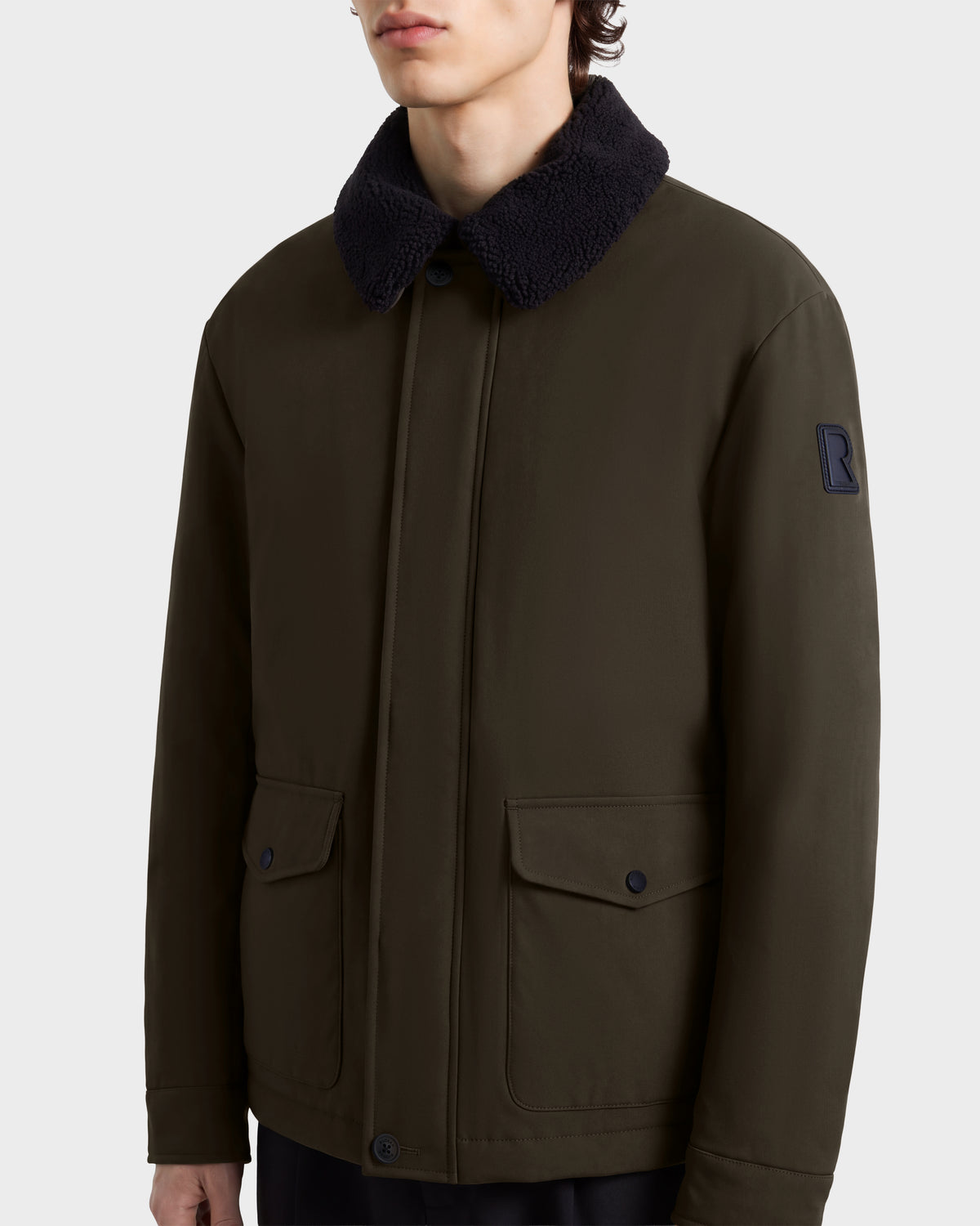 Rudsak ANTOINE - 6126506 Olive jacket in olive green with a dark navy shearling collar and two front flap pockets.