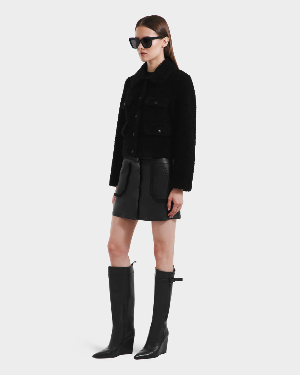 y414185　レディース　BLK M RUDSAK BLAIR Black Cropped Teddy Jacket | Faux Shearling Warmth