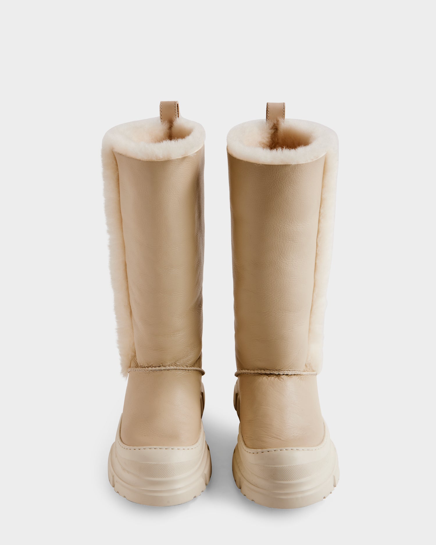 The RAVENNA - 8225031 Vanilla by Rudsak are tan, mid-calf women’s winter boots with thick soles and cream plush shearling lining, made of leather, shown upright on a plain white background.
