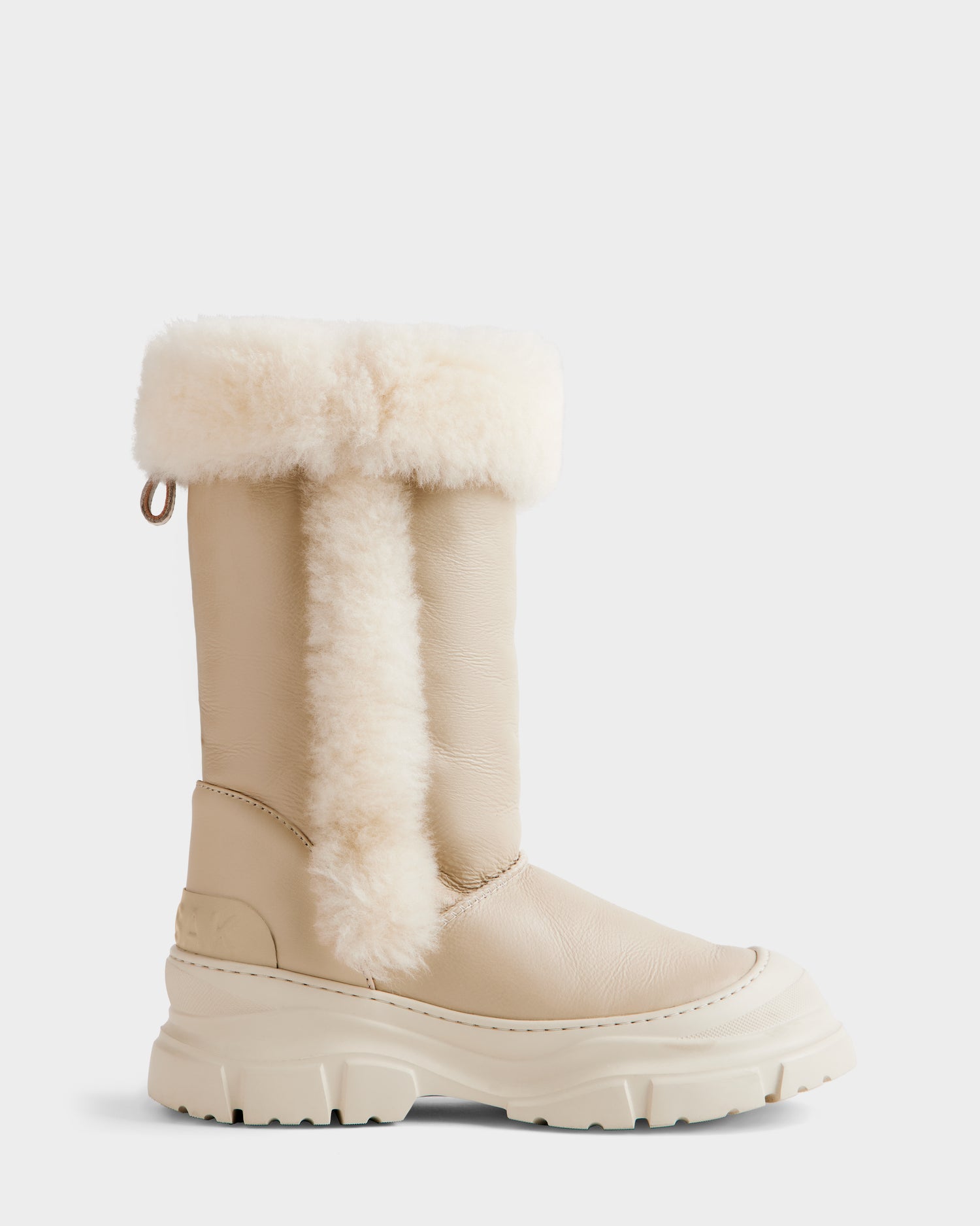 The Rudsak RAVENNA - 8225031 Vanilla is a cream women’s winter boot featuring a chunky sole, soft leather exterior, and plush white shearling trim along the top and front.