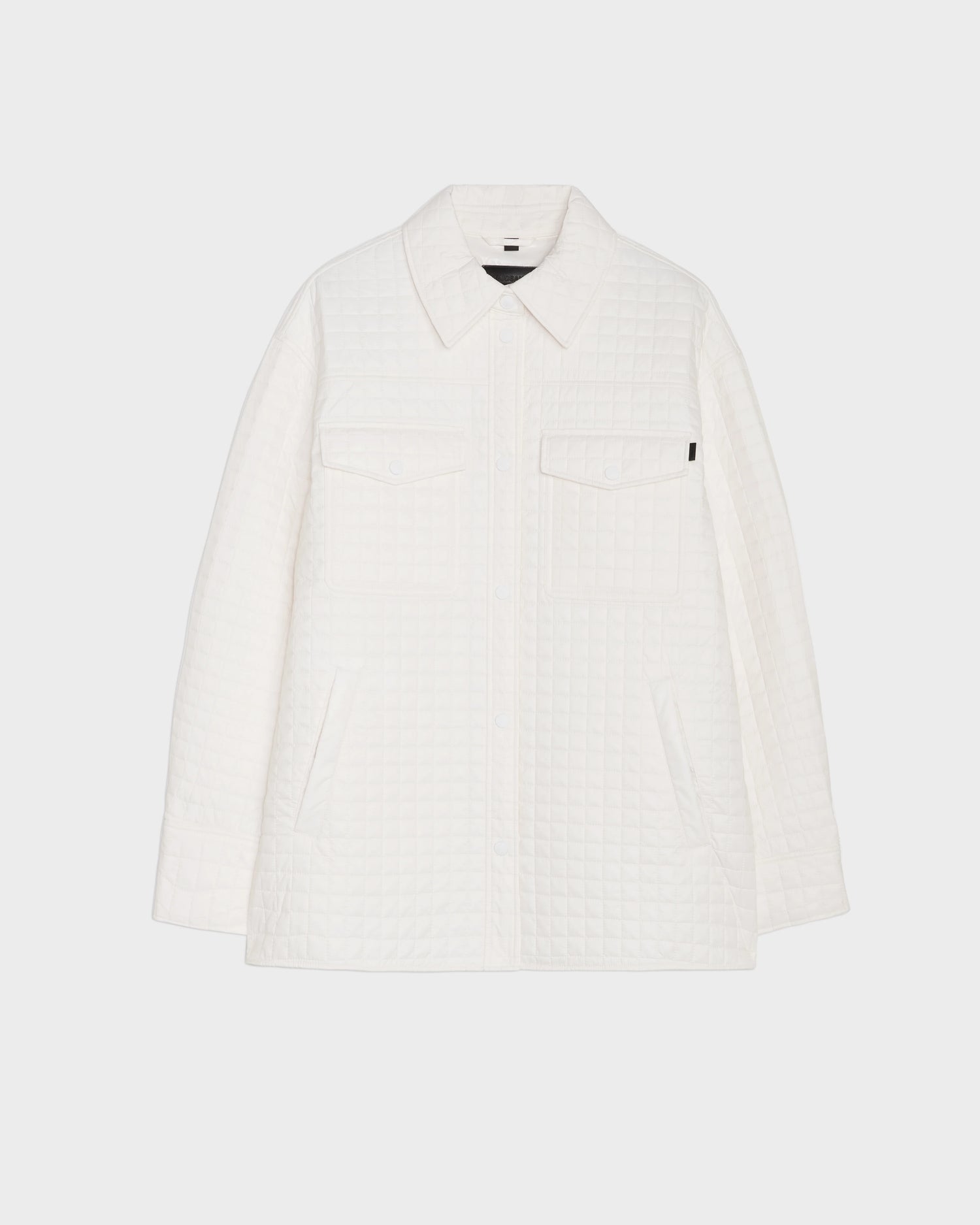 The Rudsak KERRY - 9124003 Eggshell W is a white quilted shirt jacket with a collar, button-down front, chest flap pockets, side pockets, and eco-friendly insulation, shown on a plain white background.
