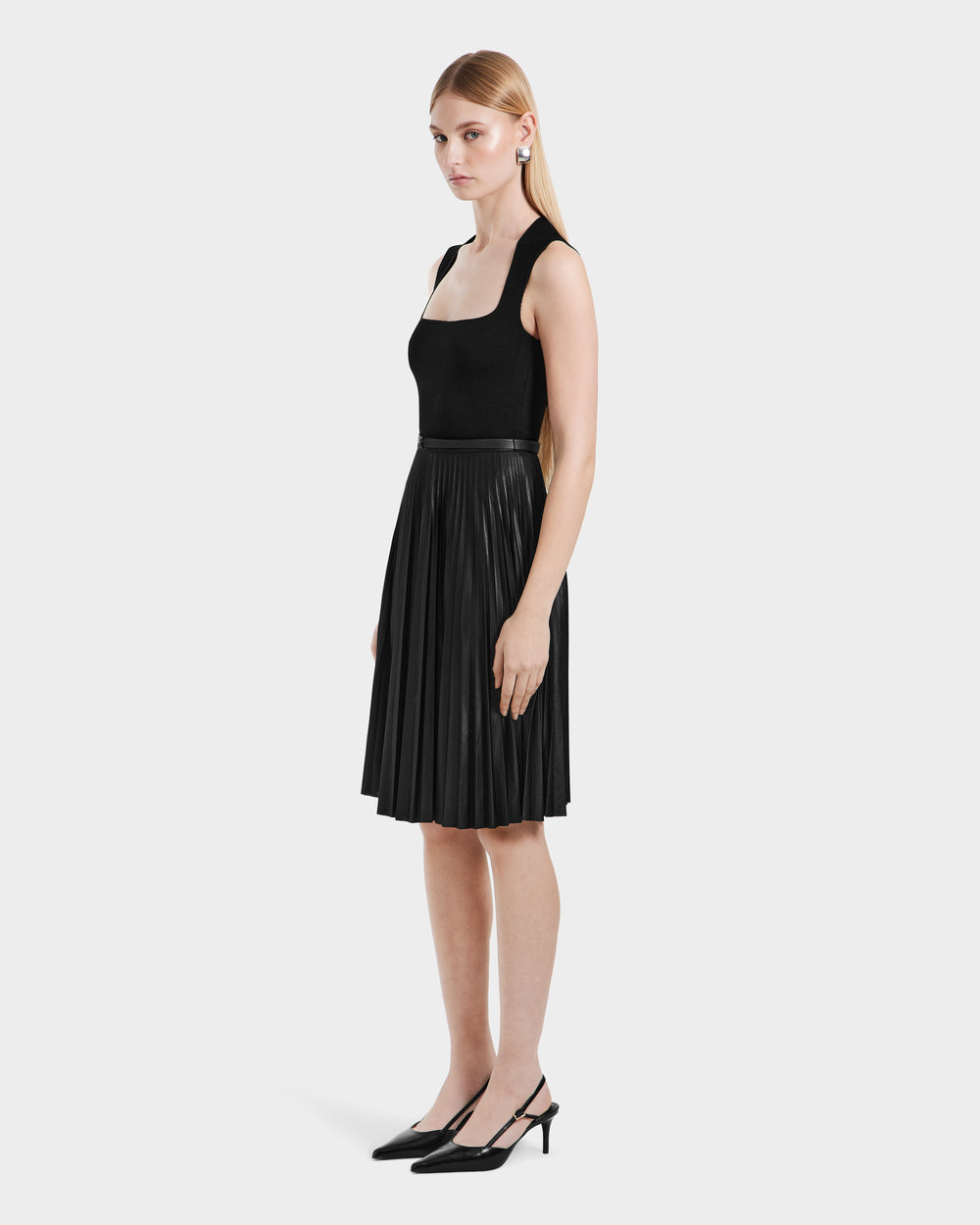 RUDSAK JANE Women's Pleated Midi Skirt - Timeless Black Elegance RUDSAK JANE Women's Pleated Midi Skirt - Timeless Black Elegance