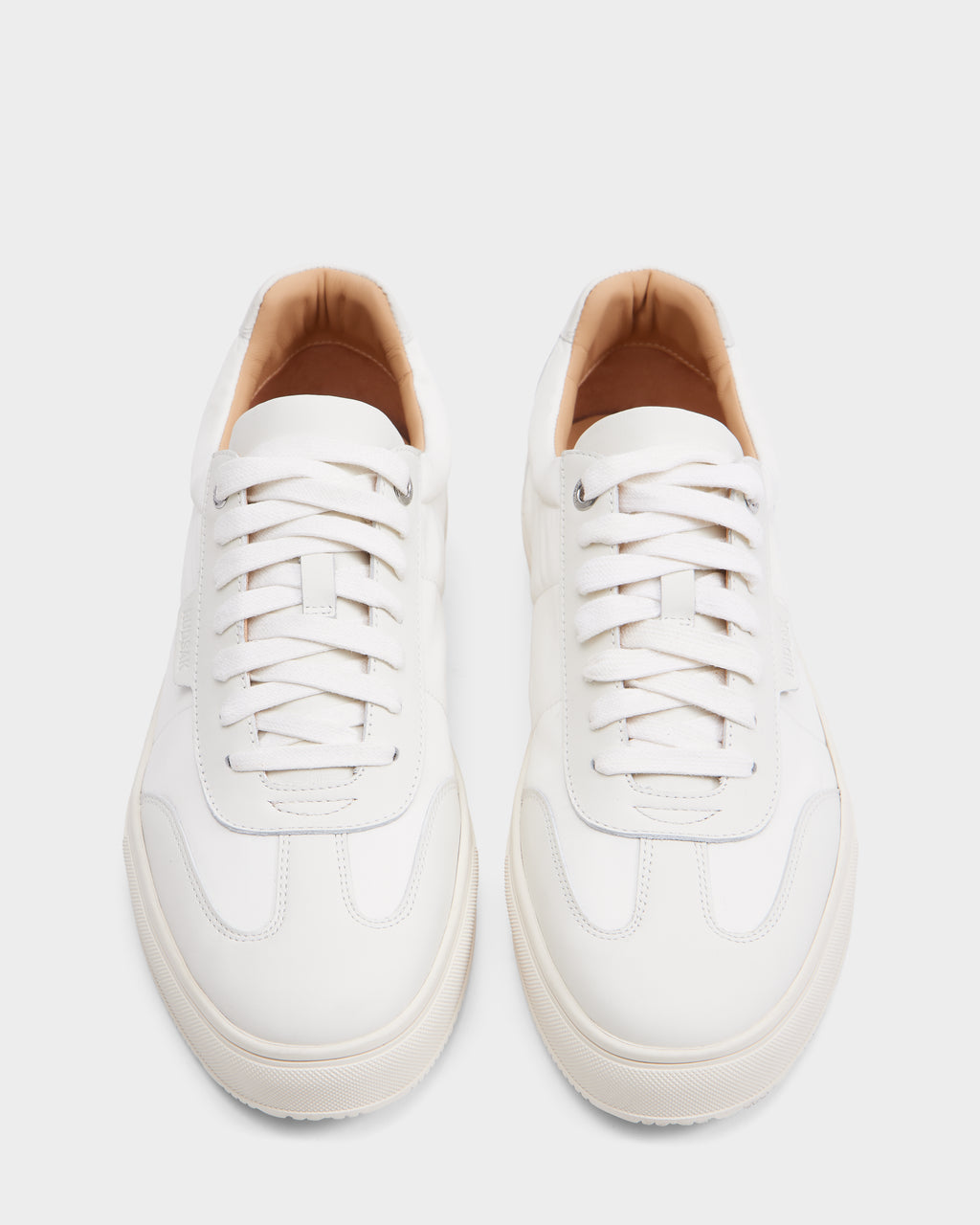 The Rudsak SKYLER - 6225003 Iceland is a minimalist men’s leather sneaker in crisp white, featuring white laces and a beige inner lining, shown side by side on a plain white background.