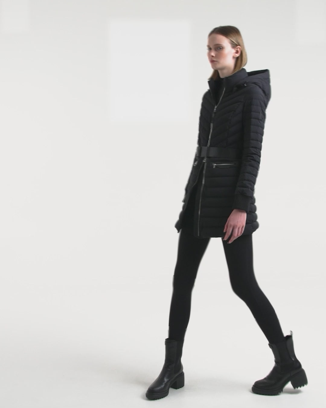 Saku saku　MDL BLK M SCARLETT M-M Sculpted Lightweight Down Puffer - Mid-Length Black