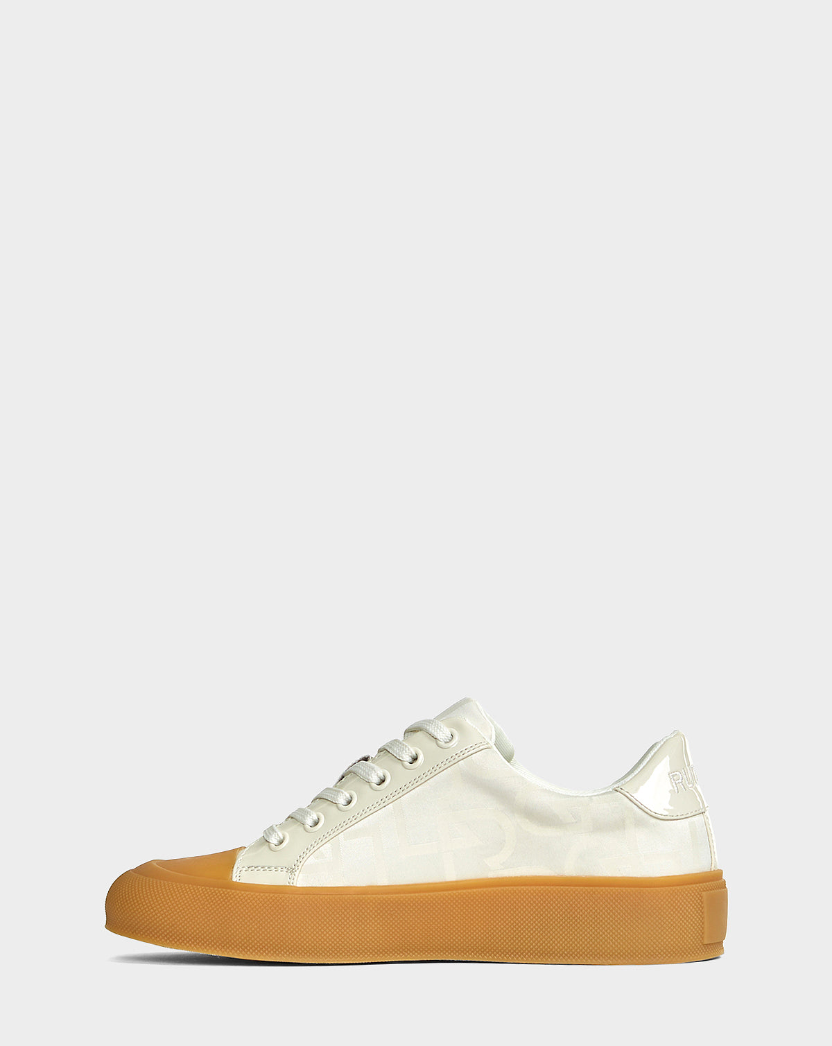 The RUDSAK RIMA - 8223007 ICELAND is a women's low-top platform sneaker with an off-white vegan leather upper, white laces, and a chunky light brown rubber sole, shown against a plain light gray background.